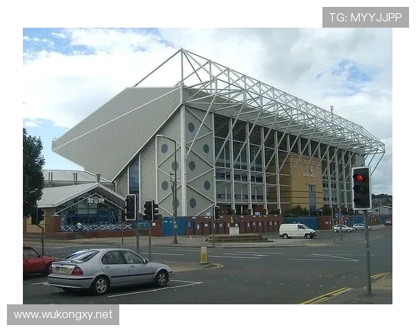 英超各球队主场建筑特色与氛围体验